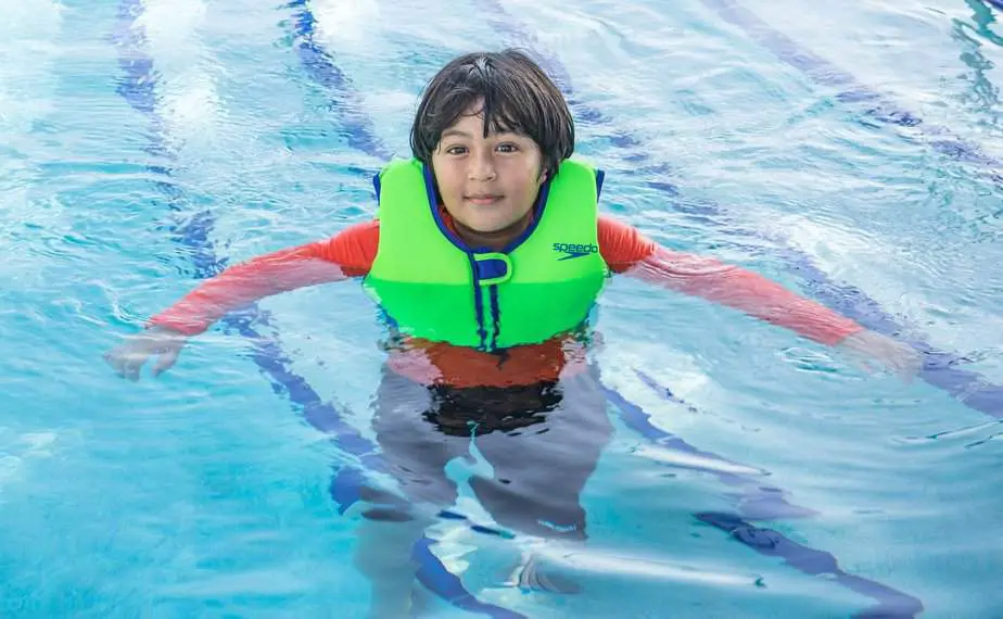 Snorkel Flotation Devices to Keep You Safe in the Water