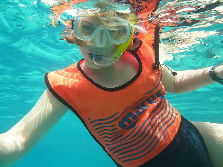 best-snorkel-vest-for-non-swimmers-review-openwaterhq