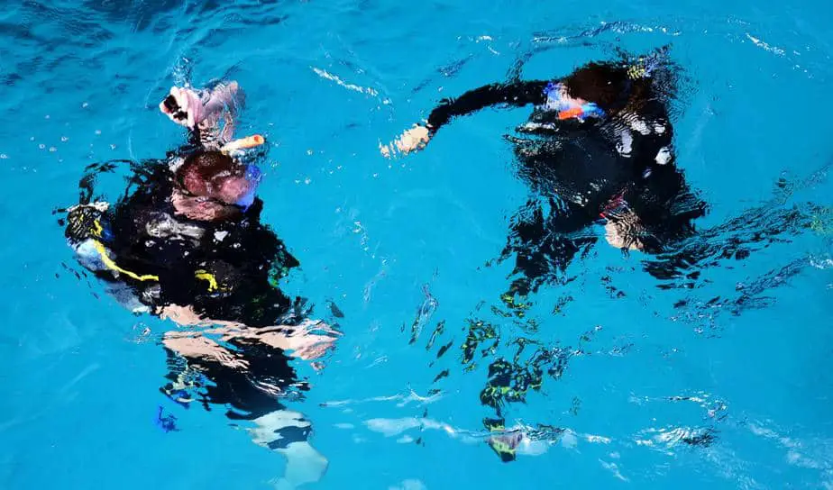 How to Scuba Dive Safely: Tips for Beginners - OpenWaterHQ