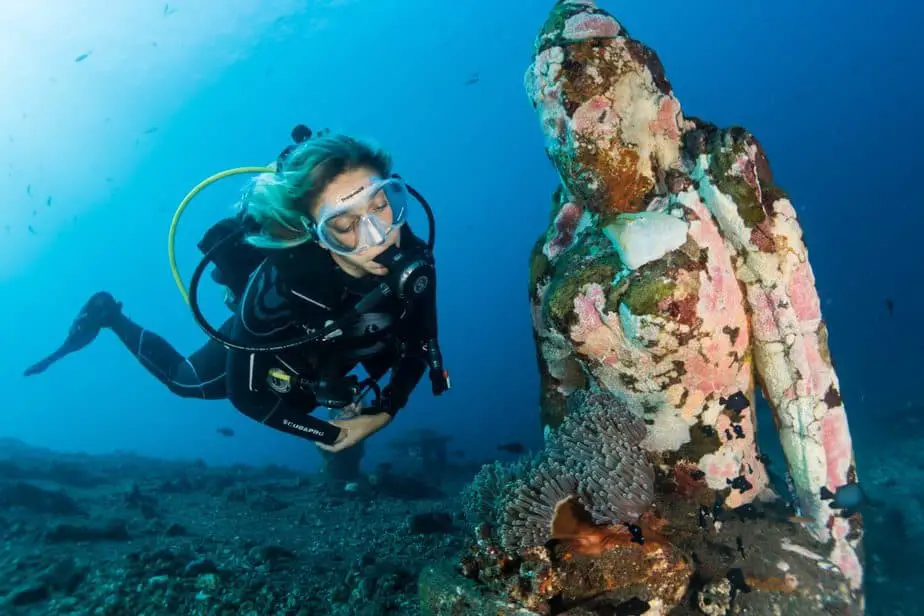 What To Do With Long Hair While Scuba Diving - OpenWaterHQ