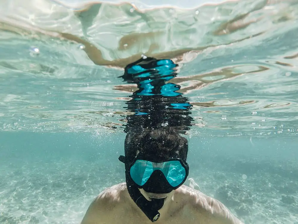 can-you-go-snorkeling-with-glasses