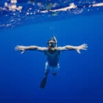 is it safe to go snorkeling with contact lenses