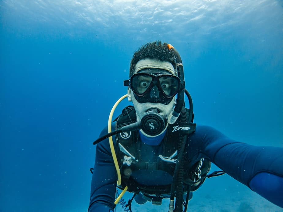 Can You Wear Contacts in the Ocean?