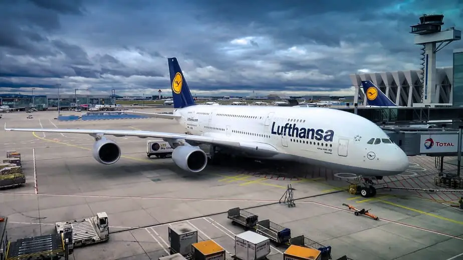 lufthansa airplane airline