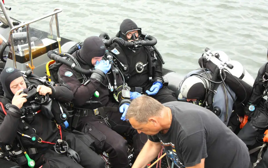 scuba diving buddy check bwraf