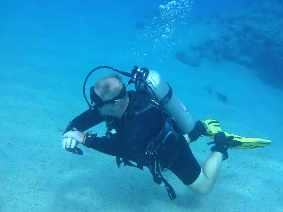 why do divers use more air at depth
