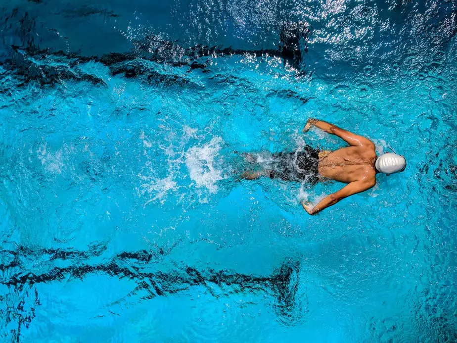 can swimming and treading water build muscle
