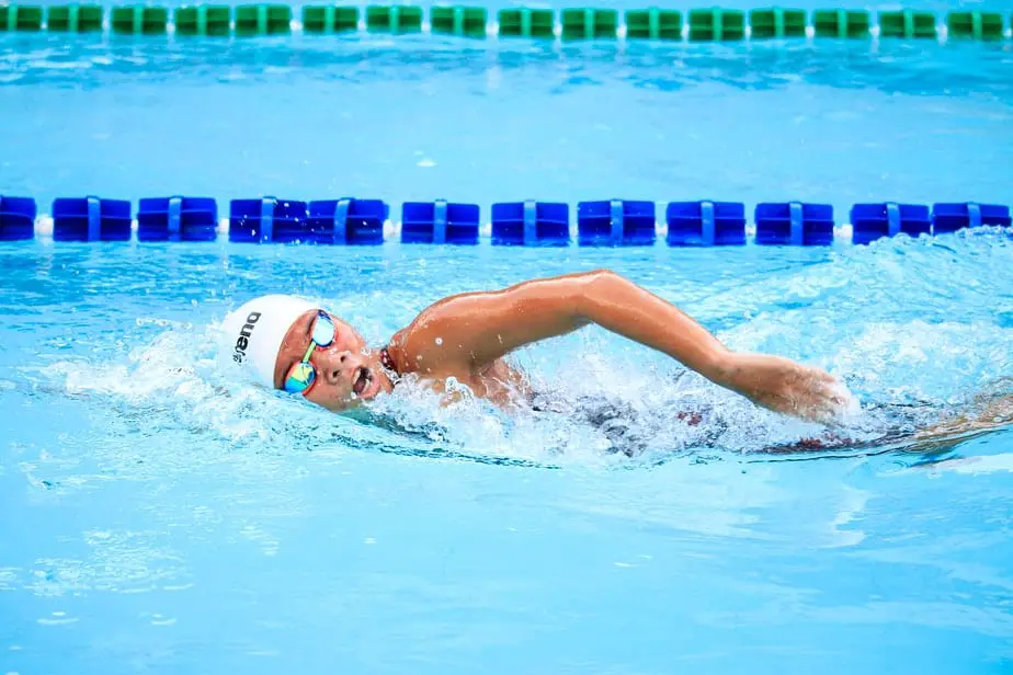 treading water vs swimming laps