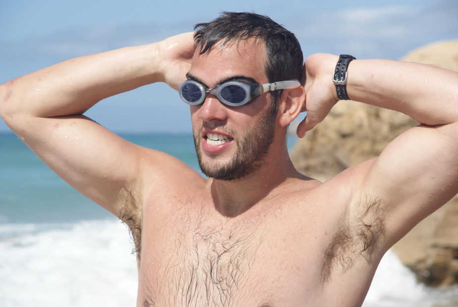 Why Don’t More Surfers Wear Goggles?