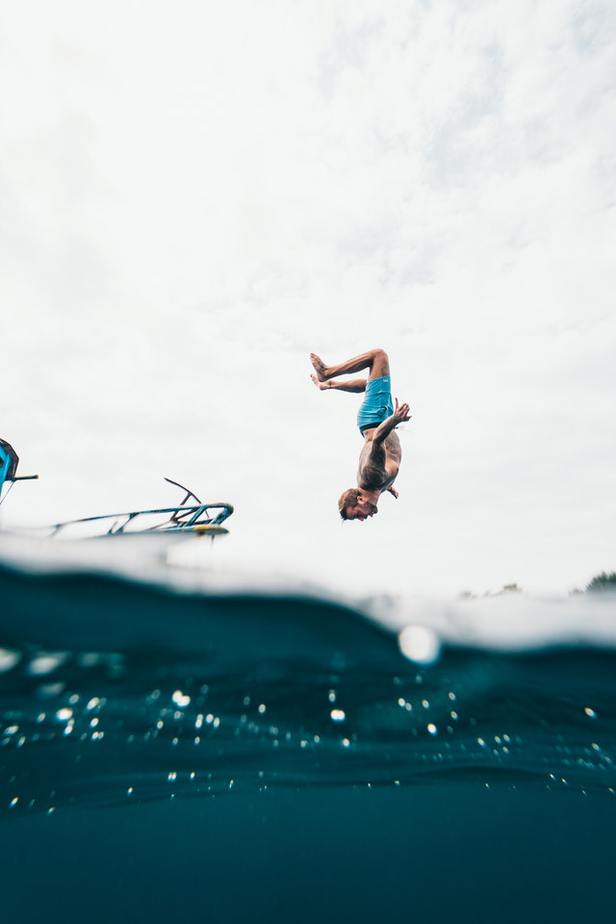 diving from a boat concussion