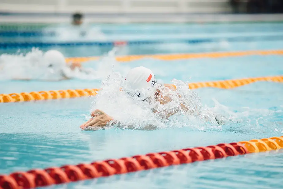 How to Keep Hair Dry While Swimming