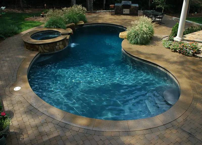 How to Clean a Salt Water Pool