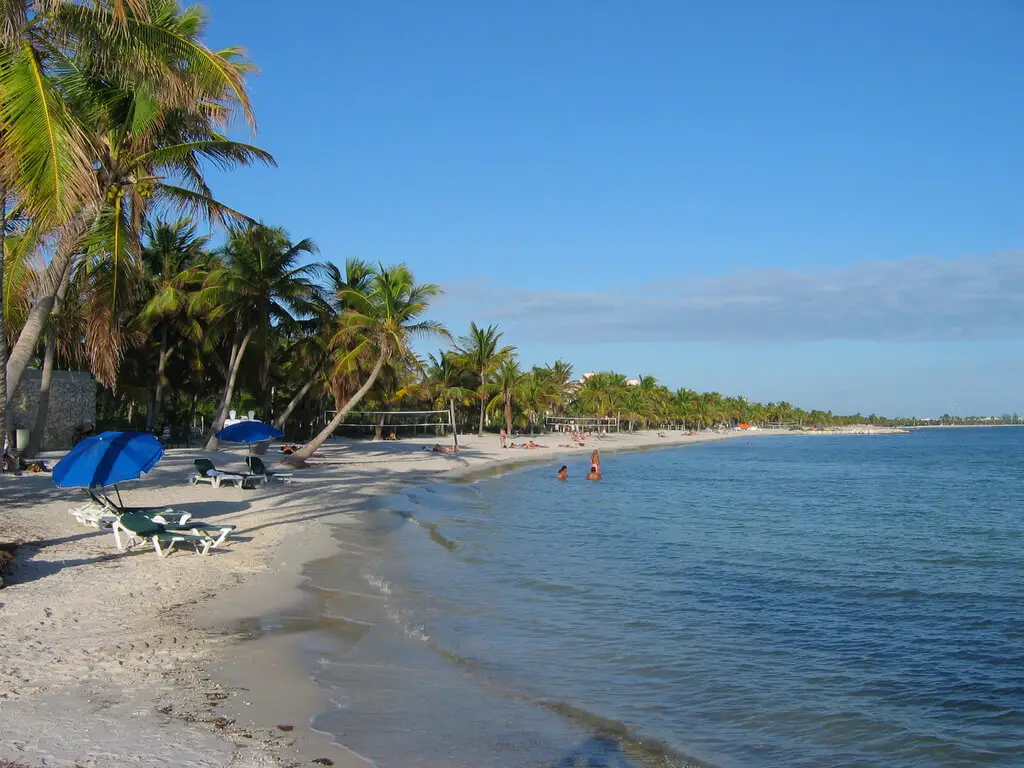 best places to snorkel in the florida-keys-scenic-highway-smathers-beach-in-key-west-