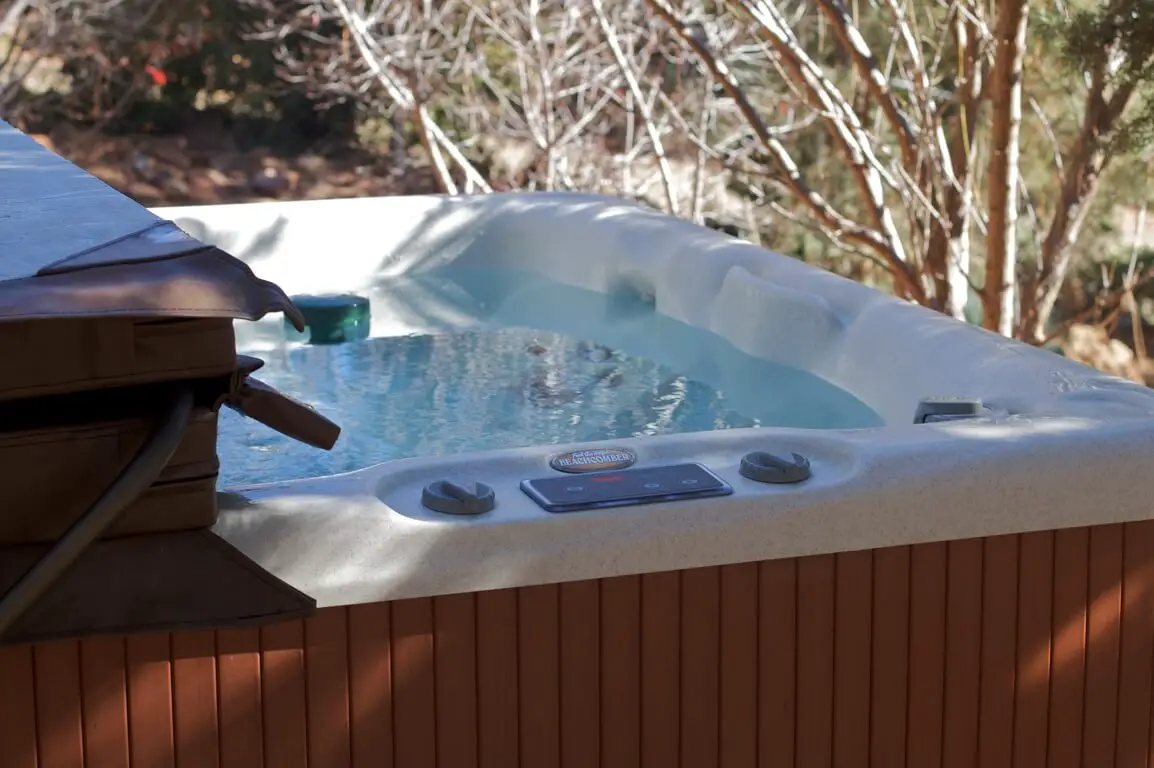 hot tub vs plunge pools