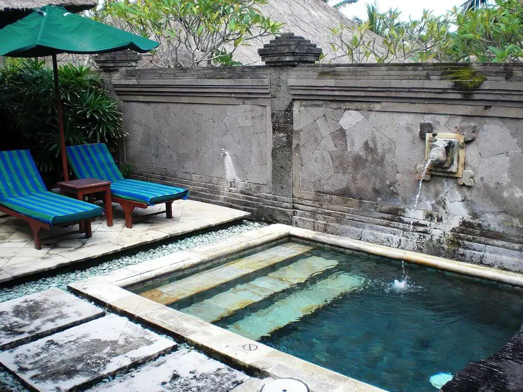 what is a plunge pool in a resort