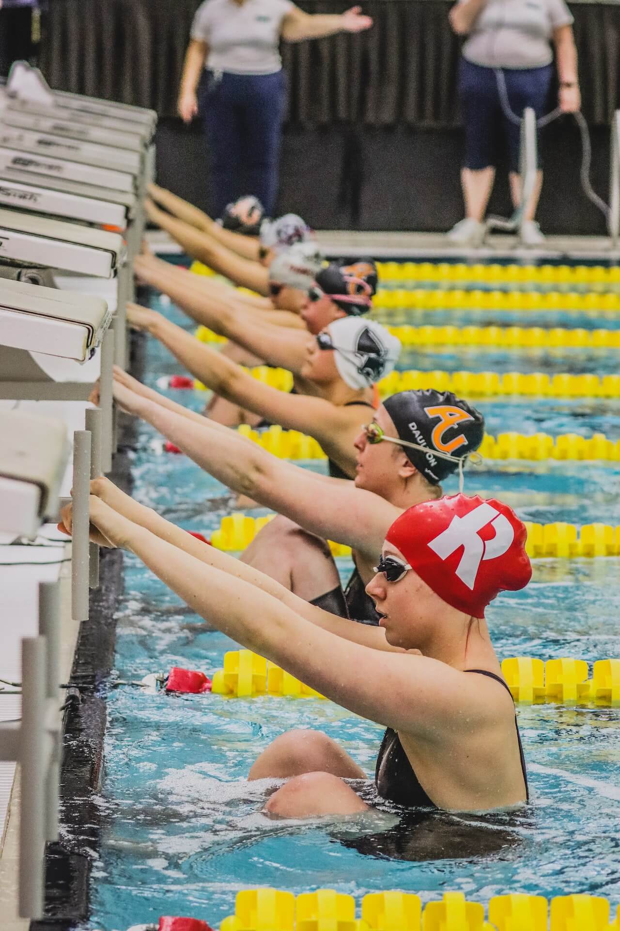 why do swimmers splash themselves before a race