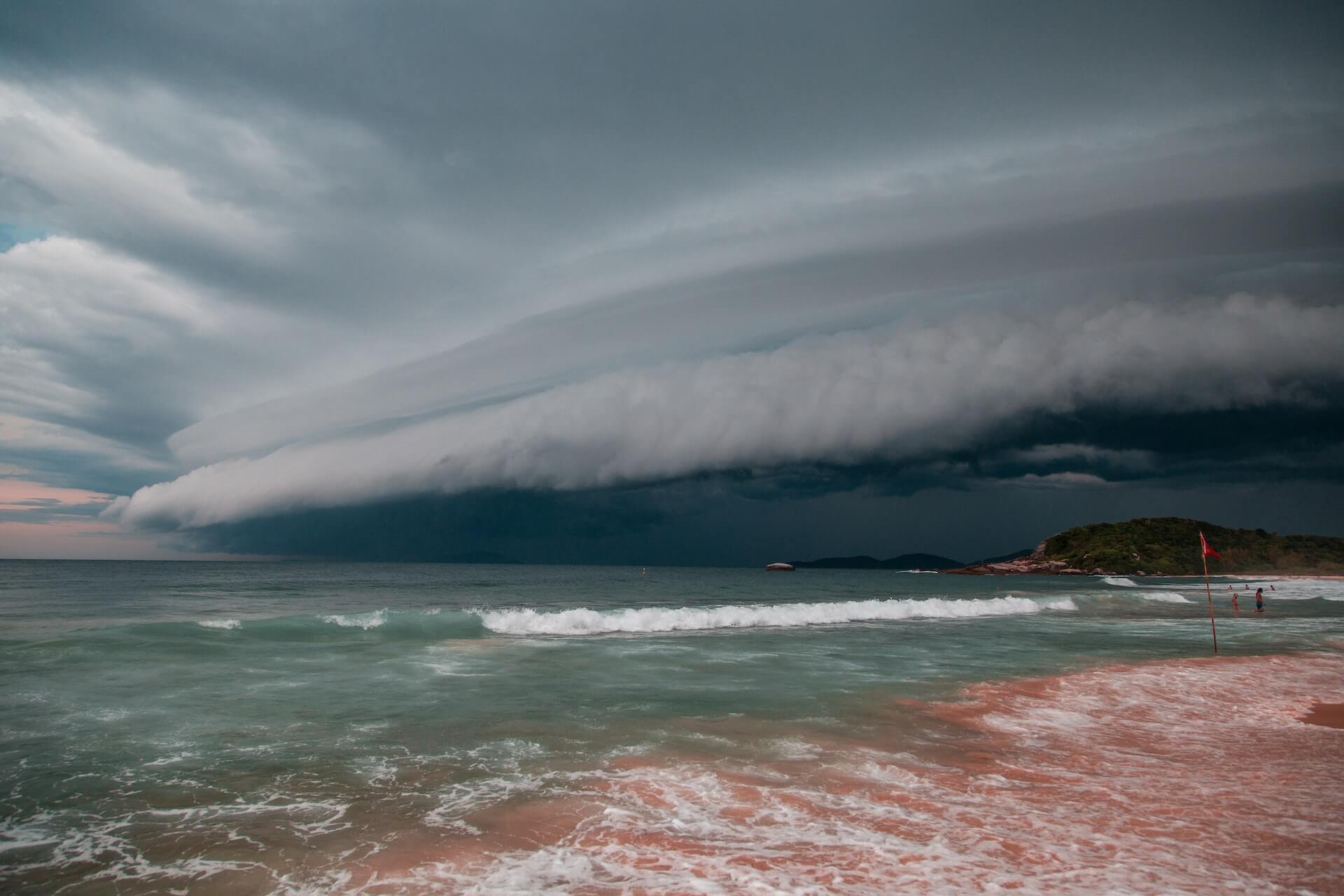 Is It Dangerous to Swim During a Thunderstorm