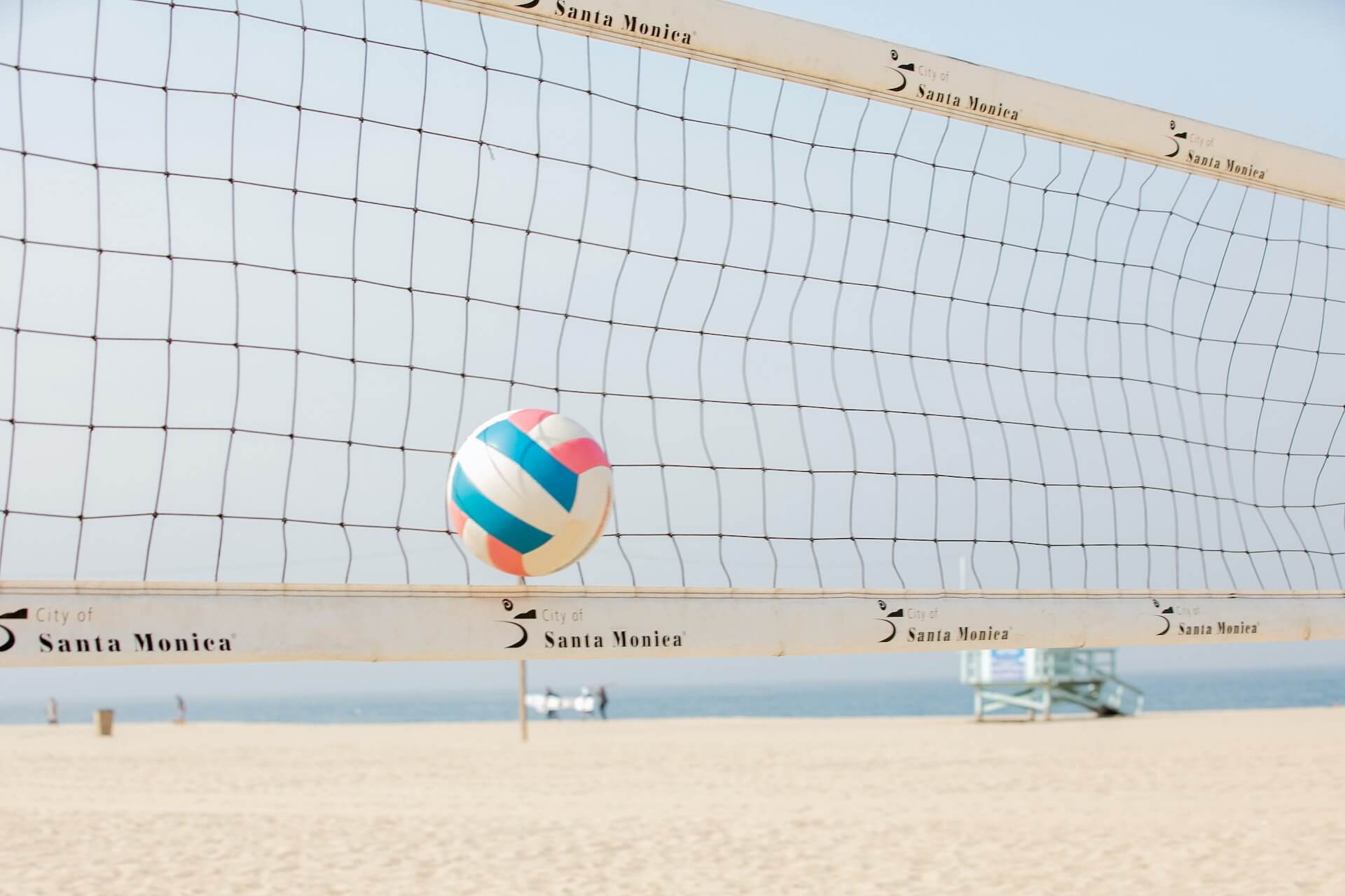 beach volleyball hitting net