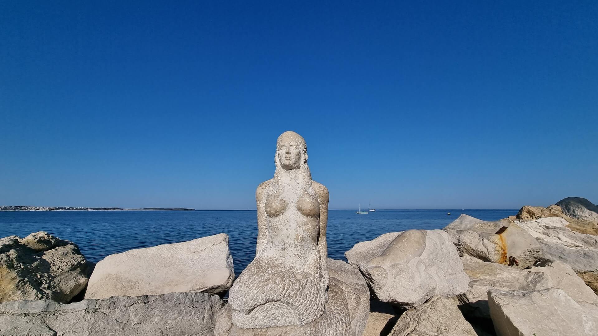 mermaid rock statue